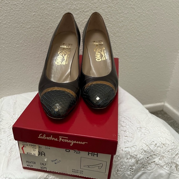 Salvatore Ferragamo Metallic Grey Pumps - Picture 8 of 12